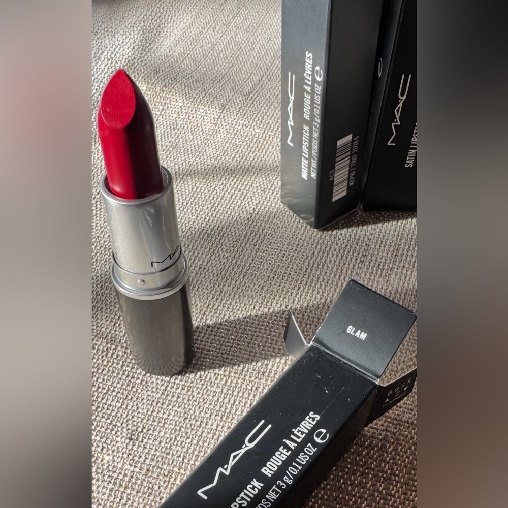 MAC “GLAM” Lipstick - Exclusive Release / ✨LIMITED EDITION✨ - Picture 7 of 8